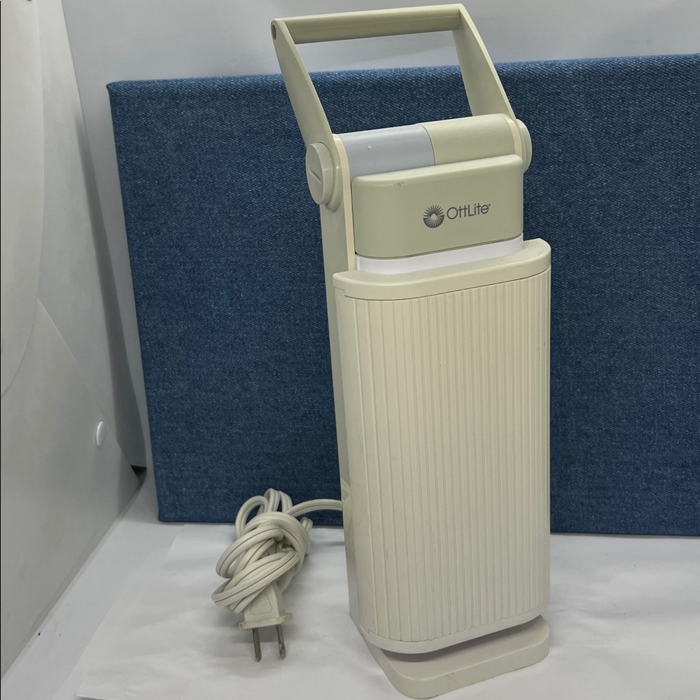 OttLite True Color Desk Light Folding Task Lamp Model GX7902 Preowned